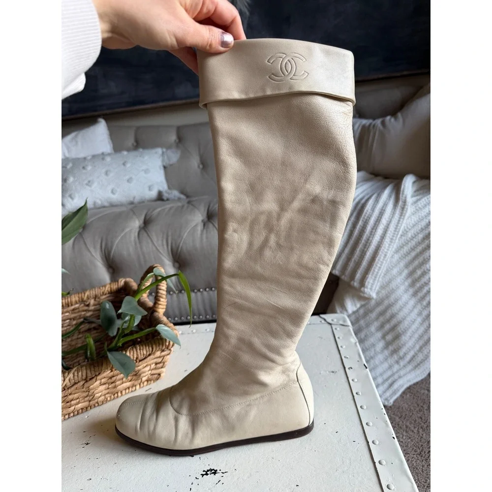 CHANEL Vintage Tall Boots Cream Leather CC Logo Women's Size 39 Y2K 90s Karl